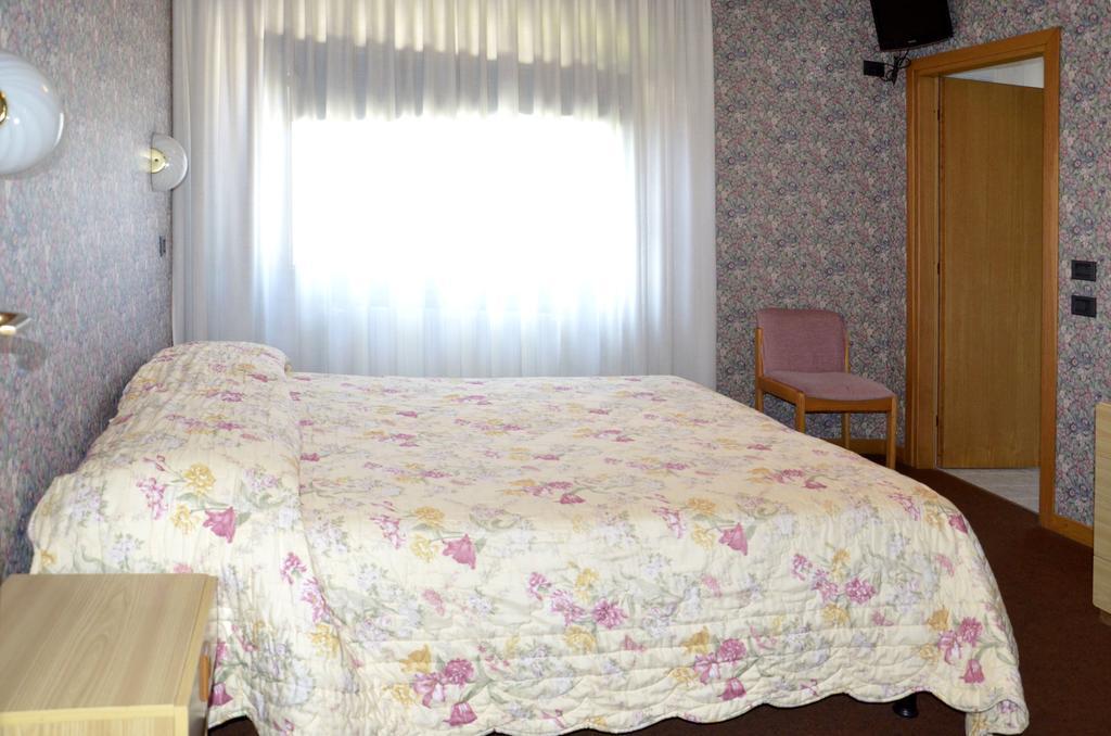 Hotel Cervo Bormio Szoba fotó