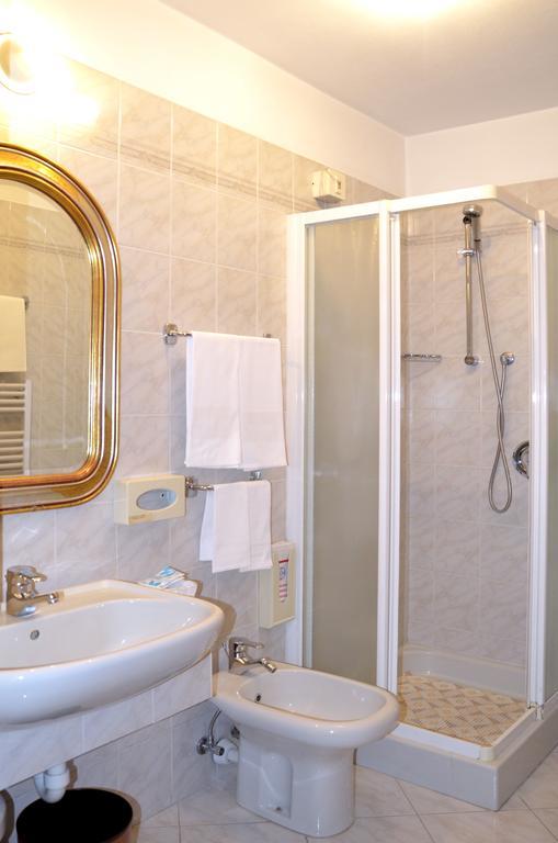 Hotel Cervo Bormio Szoba fotó